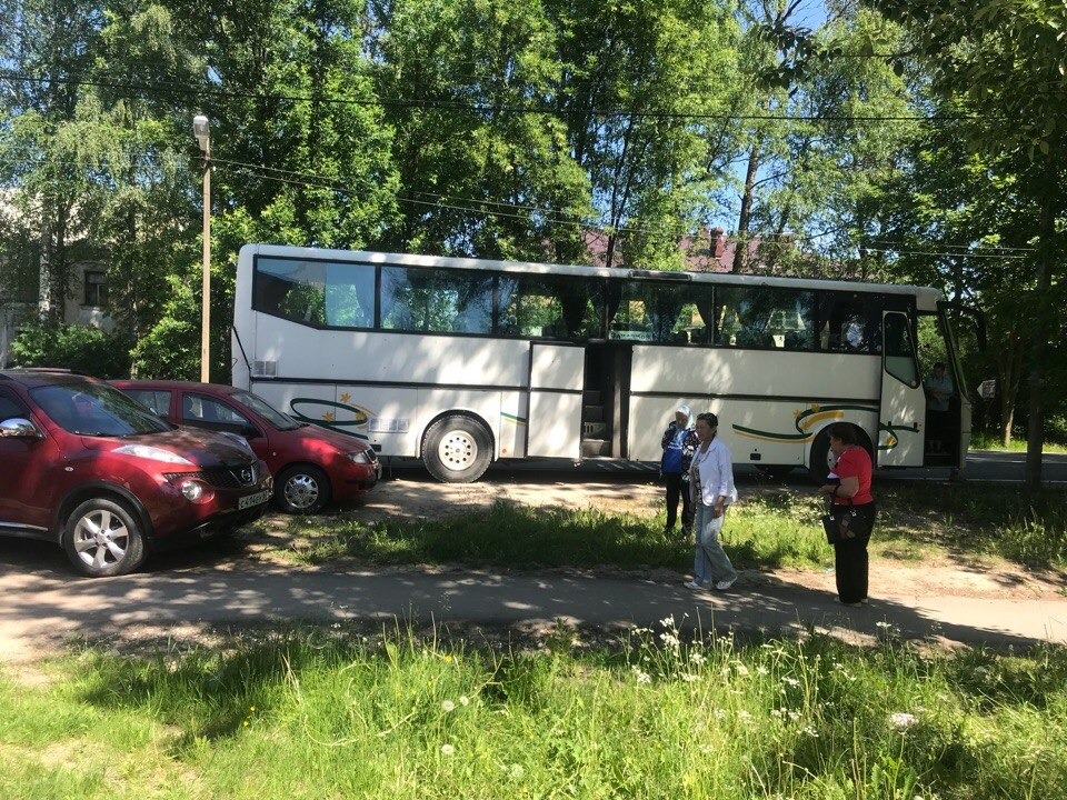 Жители посёлка Карамышево сообщили о подкупах и подвозе на праймериз «Единой России» в Псковском районе