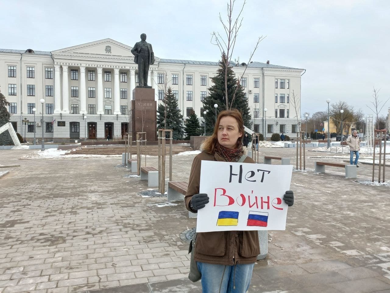 В Пскове начались одиночные пикеты против военной операции РФ на Украине |  24.02.2022 | Псков - БезФормата