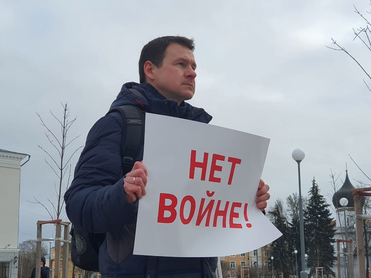 В Пскове начались одиночные пикеты против военной операции РФ на Украине |  24.02.2022 | Псков - БезФормата