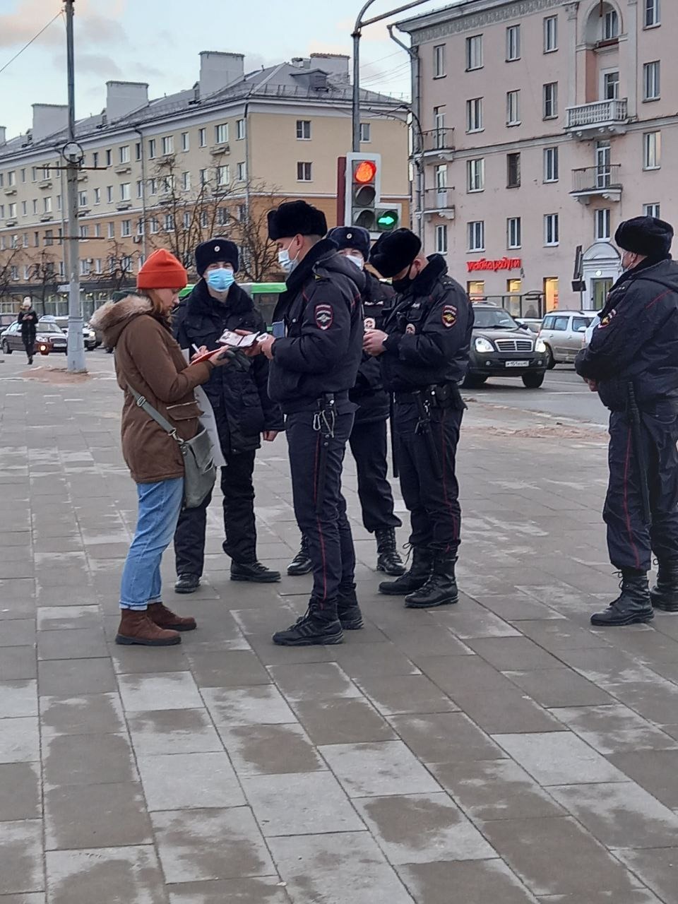 За одиночный пикет против войны на Украине в Пскове вновь задержана  активистка Екатерина Новикова | 25.02.2022 | Псков - БезФормата