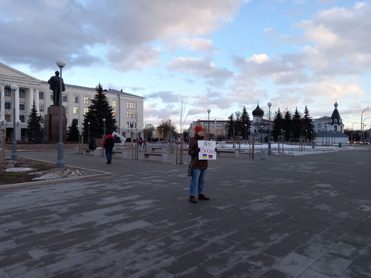 За одиночный пикет против войны на Украине в Пскове вновь задержана  активистка Екатерина Новикова | 25.02.2022 | Псков - БезФормата