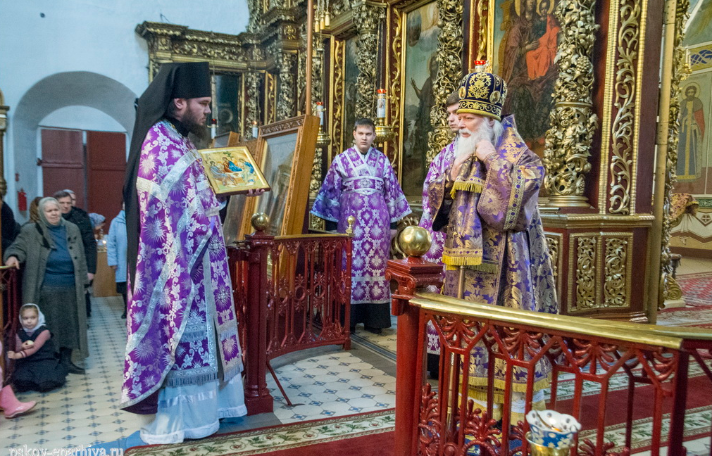 вторник страстной седмицы. псковской епархии русской православной церкви. митрополит псковский и порховский тихон шевкунов. псковская епархия праздник цветы. псковская епархия.