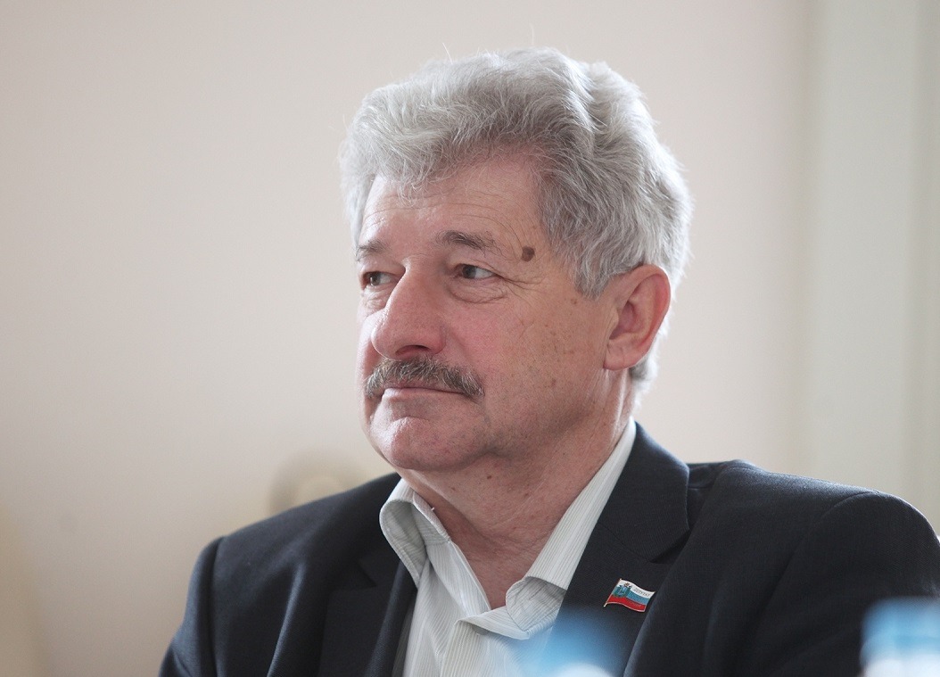 Руководитель Псковского обкома КПРФ возмущён историей с главой Печорского района