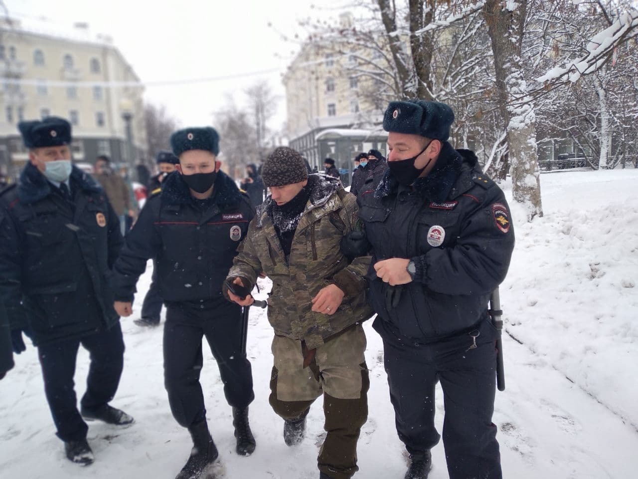 На участника протестной акции в Пскове заведено уголовное дело по трём статьям