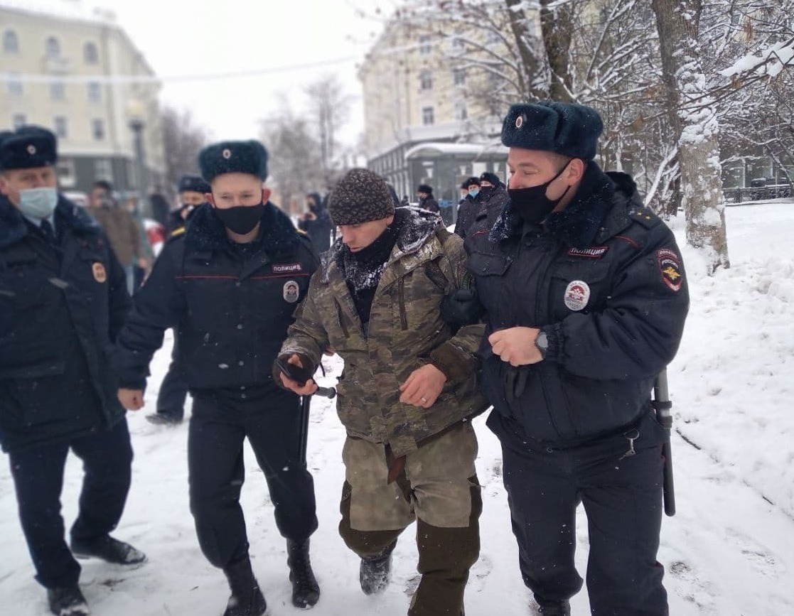 Пушкиногорца приговорили к 6 годам из‑за комментариев о том, что надо «стрелять мусоров» и «повесить Путина»