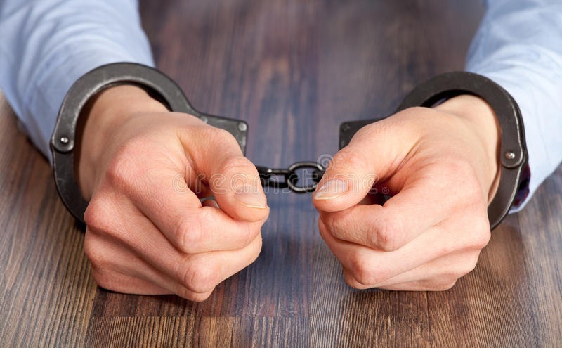 ФСБ задержала жителя Пыталова за то, что он зарегистрировал 48 гаджетов на сторонних лиц без их ведома